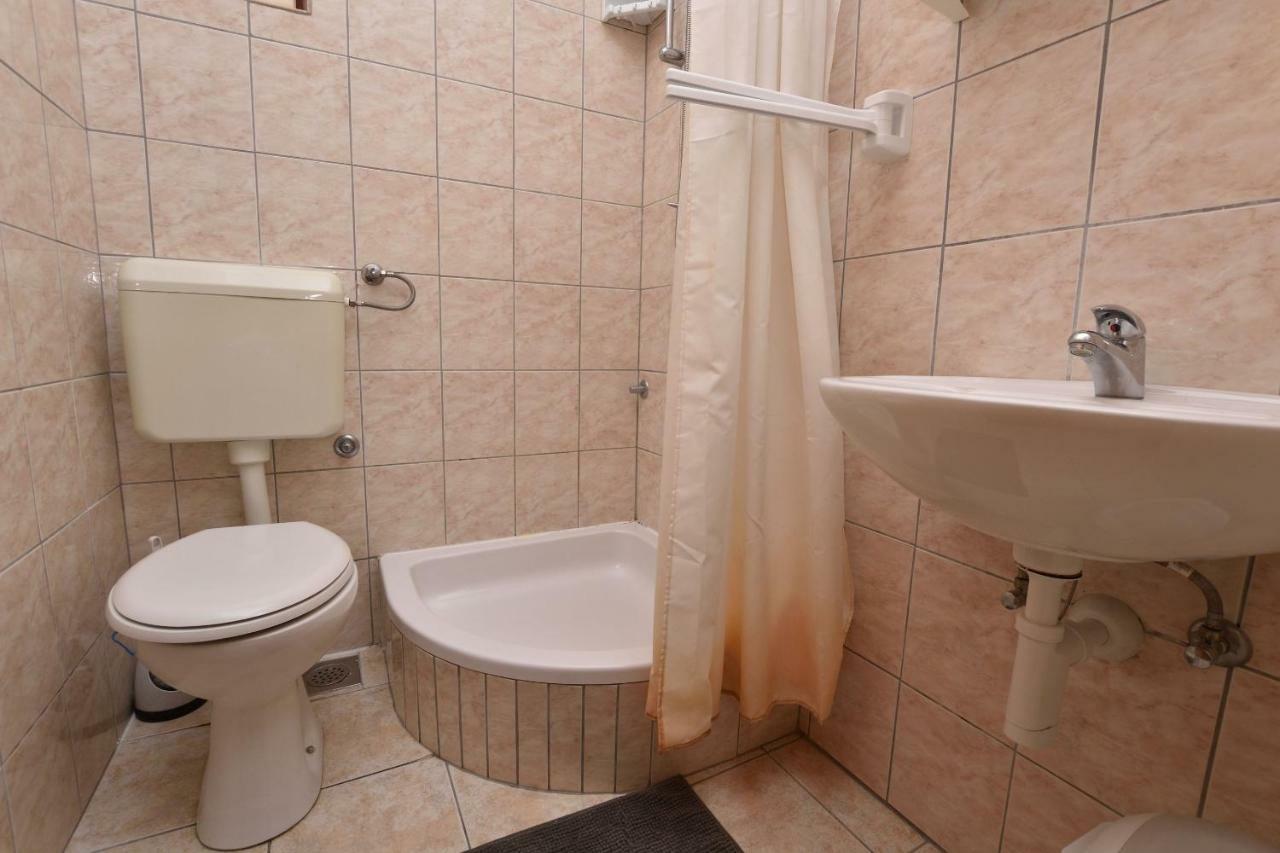 Apartments And Room Kiko Primosten Exterior photo