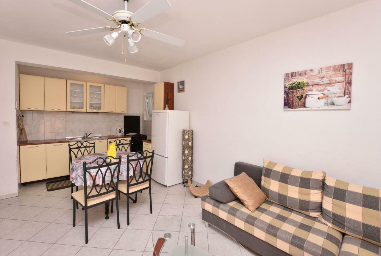 Apartments And Room Kiko Primosten Exterior photo